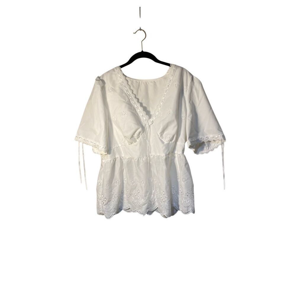Shein women’s white eyelet ribbon embellished side, zip blouse 2X